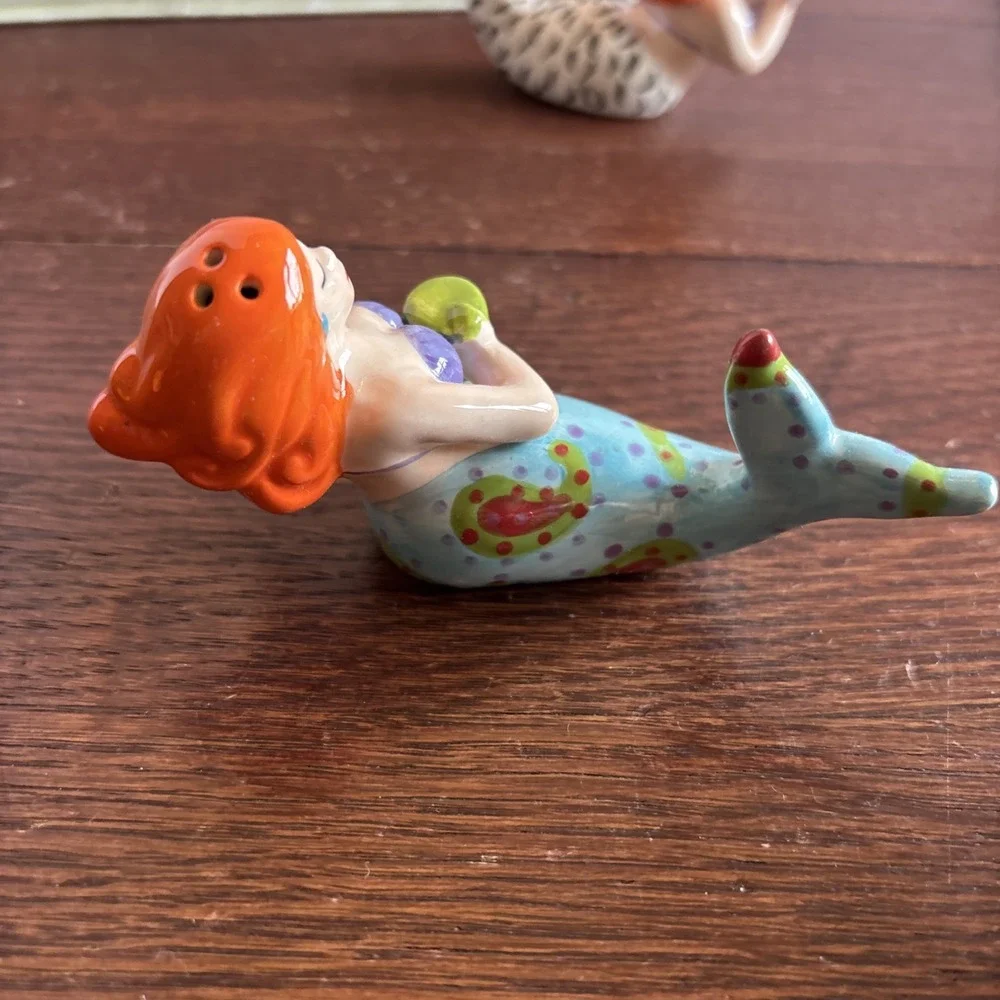 Cape‎ Shore Orange-Hair Mermaids 2007 Small Salt and Pepper Shakers Set (Flaw)